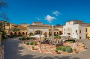 9. 530_SHR_Mallorca_Hotel&Resort_public_Plaza_Otzoup